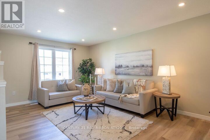 Property Photo:  152 Beech Street  ON N7G 1K8 