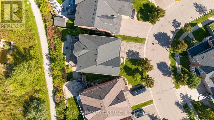 Property Photo:  401 Baylis Court  ON L9T 0T2 
