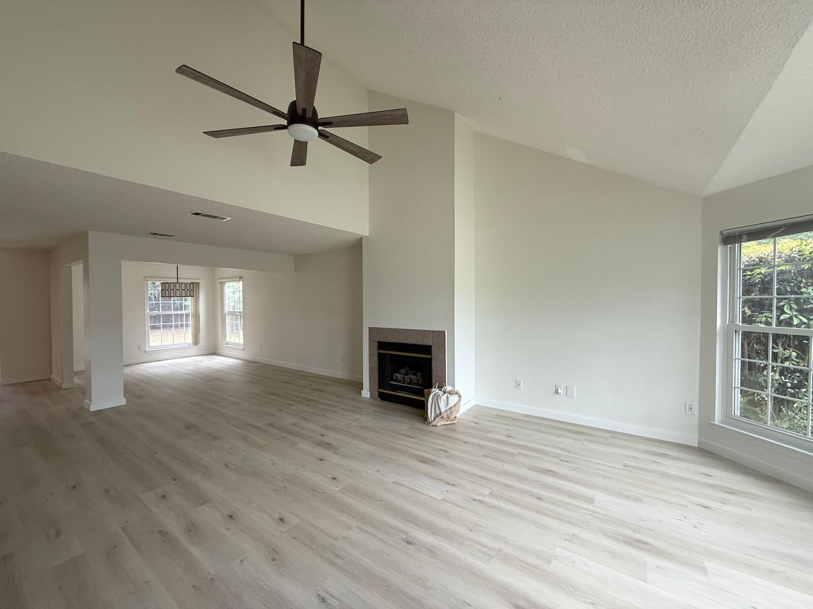 Property Photo:  910 Elizabeth Lane  FL 32579 