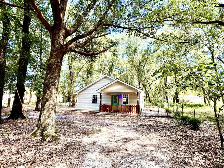 Property Photo:  900 N Norwood Road  FL 32433 