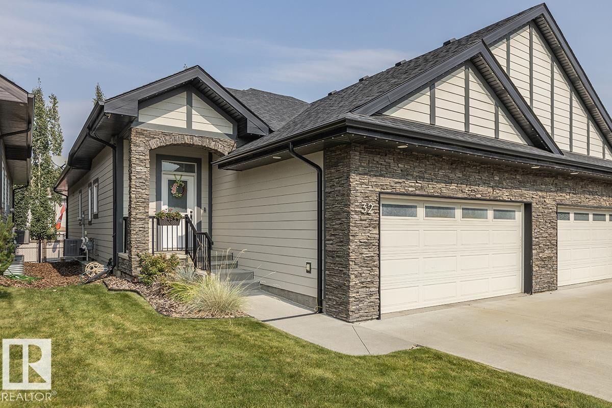Property Photo:  32 Signature Cove  AB T8H 0W8 