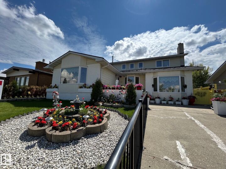 Property Photo:  11539 40 Avenue NW  AB T6J 0R7 
