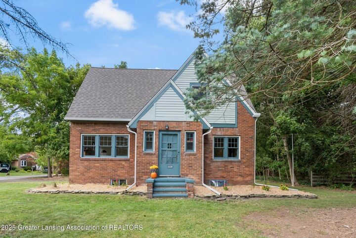2220 Delta River Drive  Lansing MI 48906 photo