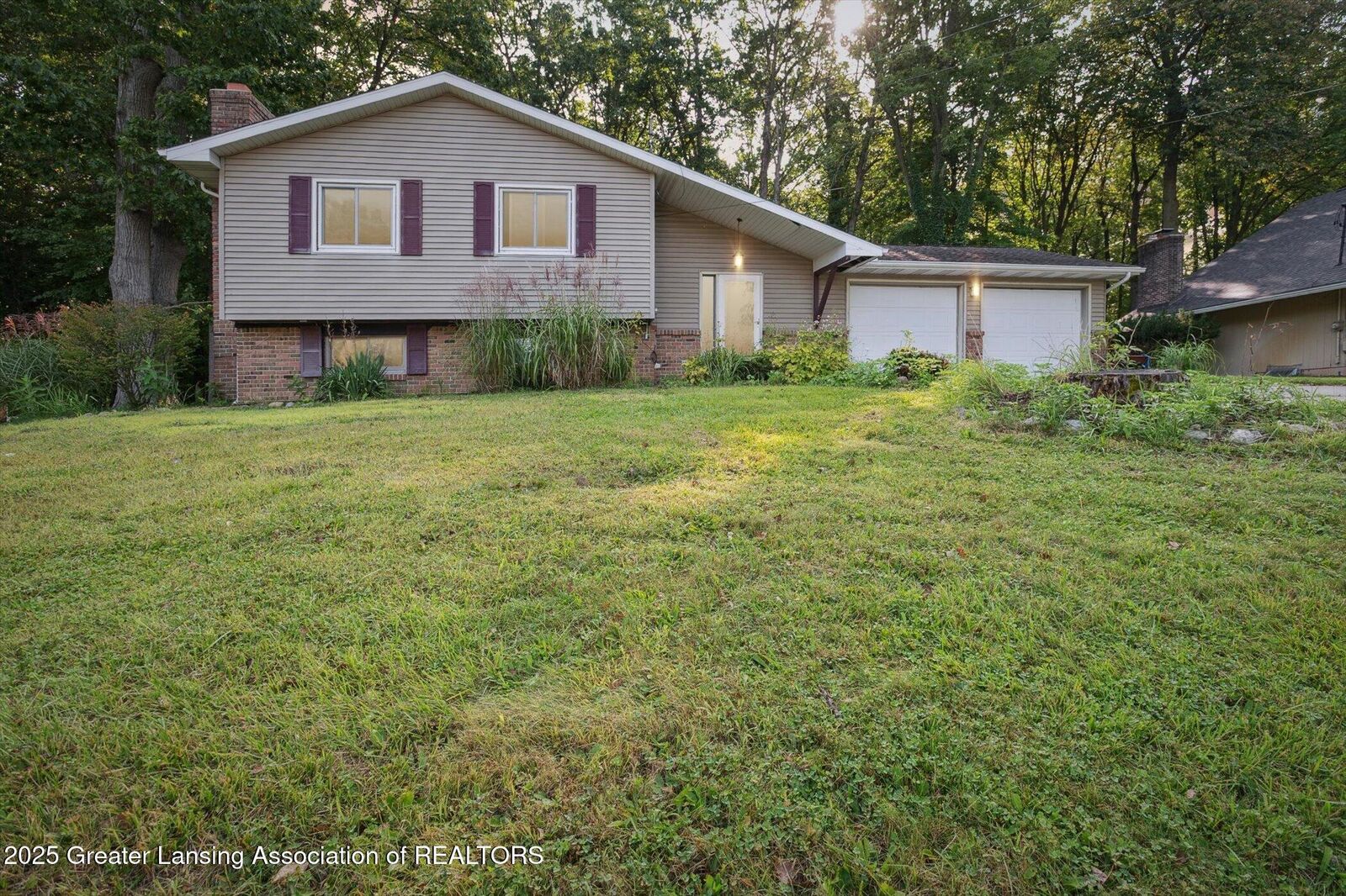 Property Photo:  1007 E Geneva Drive  MI 48820 