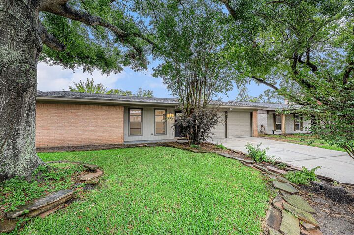 Property Photo:  5511 Loch Lomond Drive  TX 77096 