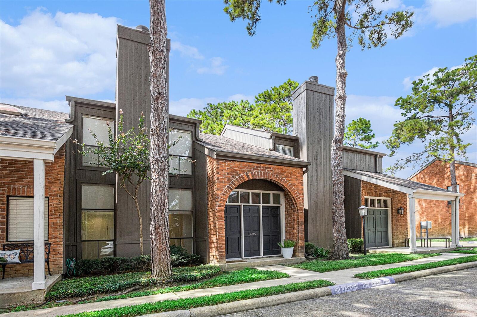 Property Photo:  701 Bering Drive 1405  TX 77057 