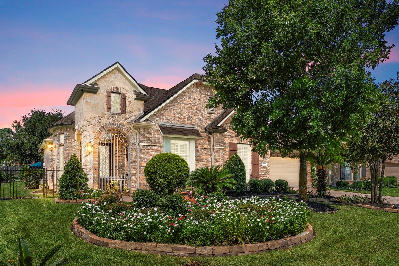 Property Photo:  7 Markham Grove Place  TX 77381 