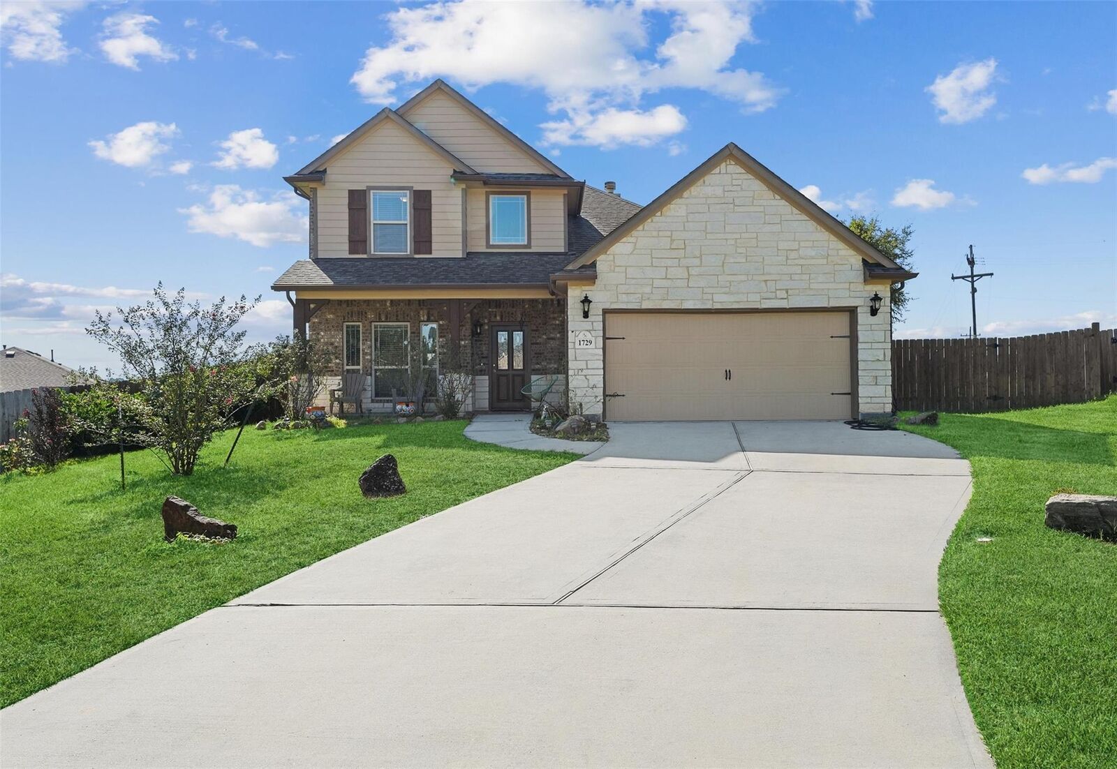 Property Photo:  1729 Wandering Hills Road  TX 77304 