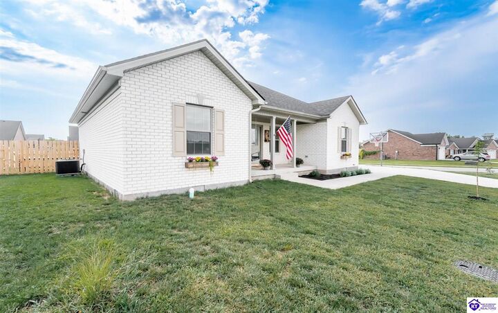 Property Photo:  300 Oak Hill Court  KY 40004