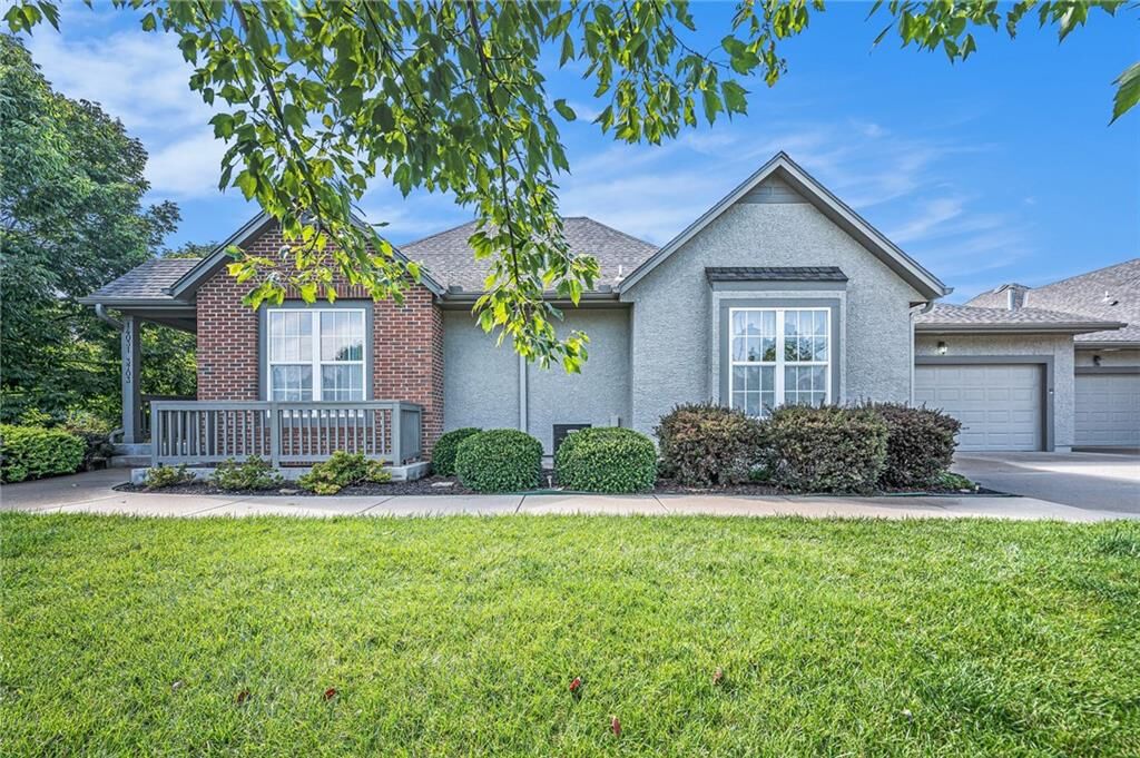 Property Photo: 14031 W 152nd Terrace 3703 KS 66062