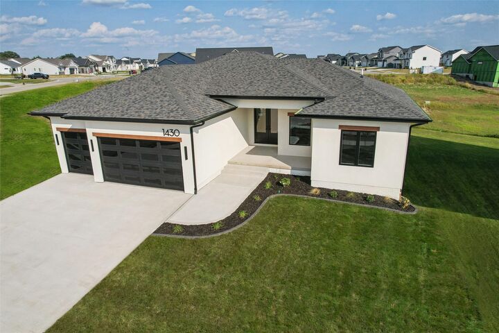 Property Photo:  1430 NW Red Oak Drive  IA 50263 