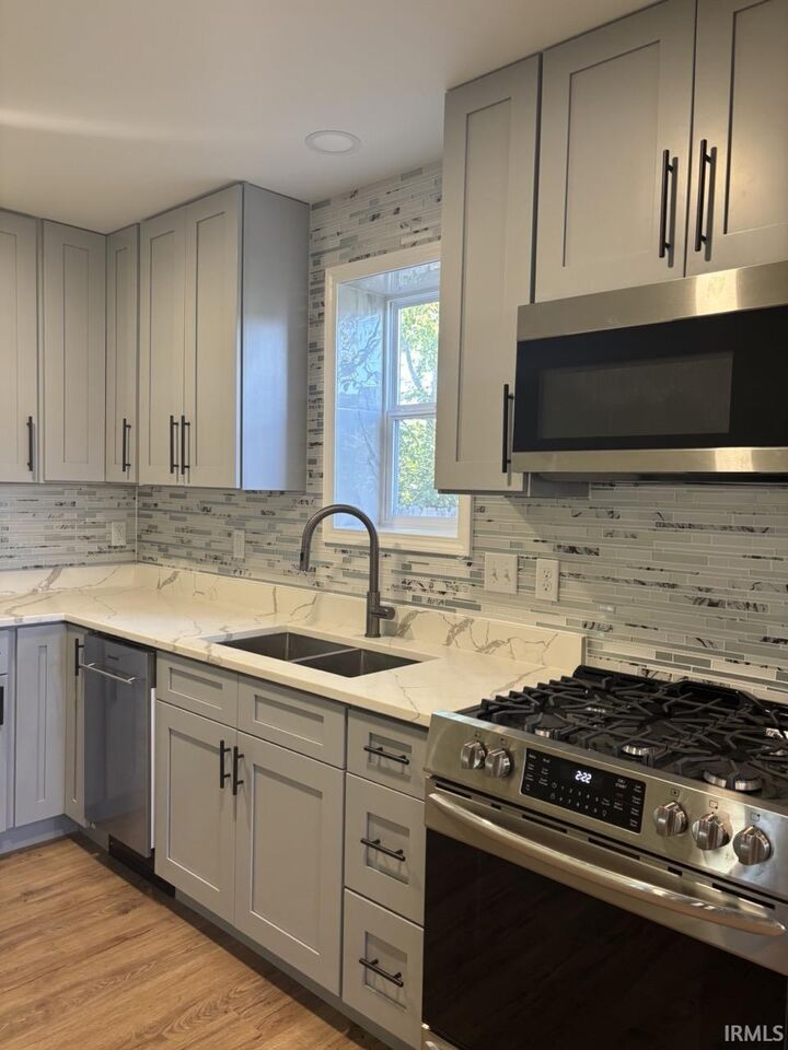 Property Photo:  1207 E Eichel Avenue  IN 47711-4721 