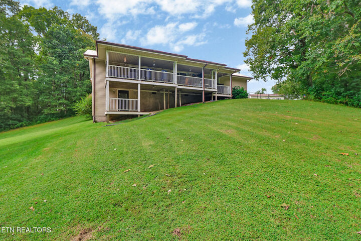 Property Photo:  211 Chestnut Court  TN 38555 