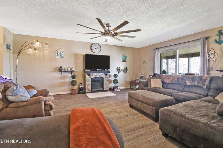 Property Photo: 211 Chestnut Court TN 38555