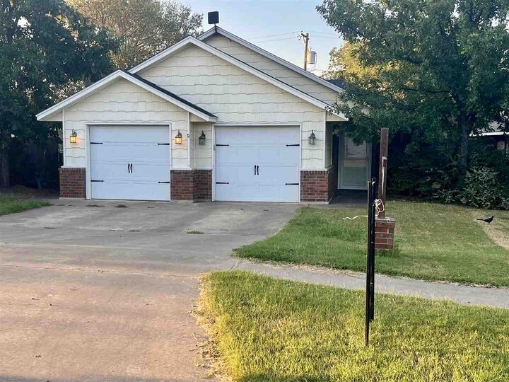 Property Photo: 2505 SW C Ave OK 73505