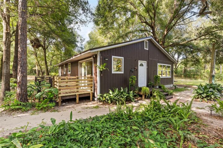 Property Photo:  27904 SW 114 Place  FL 32669 