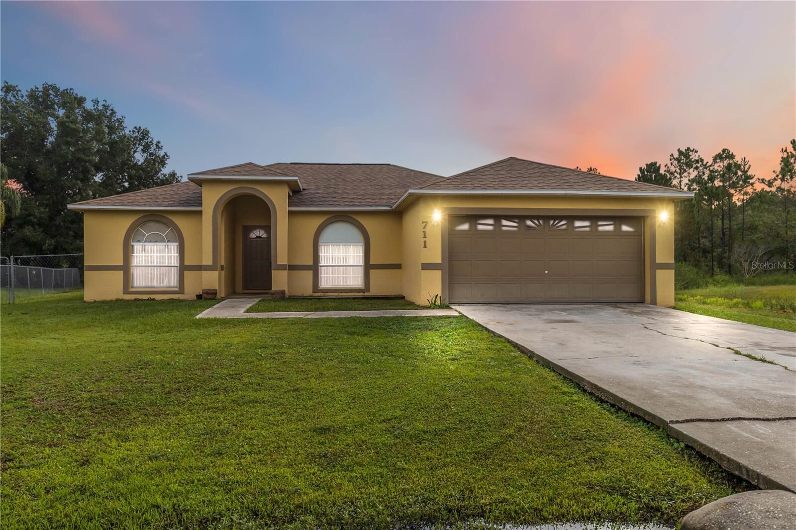 Property Photo:  711 Caracara Court  FL 34759 