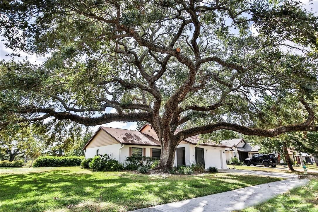 Property Photo: 5846 Deer Hollow Lane E FL 34232