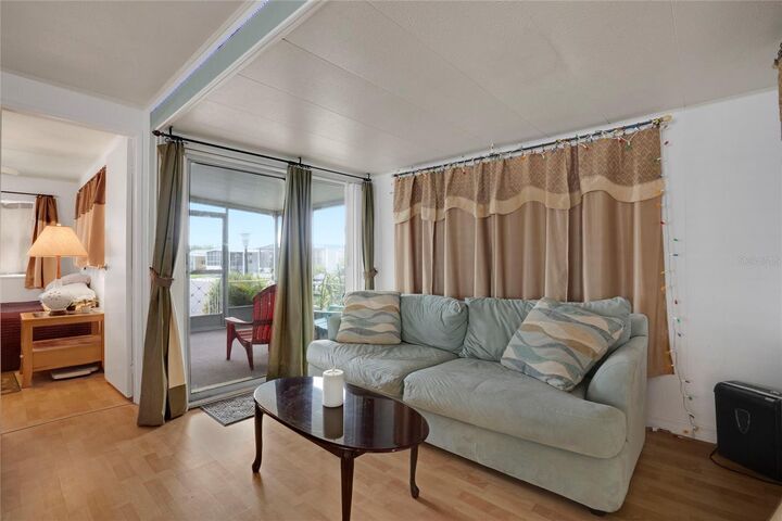 Property Photo:  206 Oakwood Boulevard W  FL 34237 