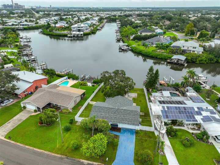 Property Photo: 423 Flamingo Drive FL 33572