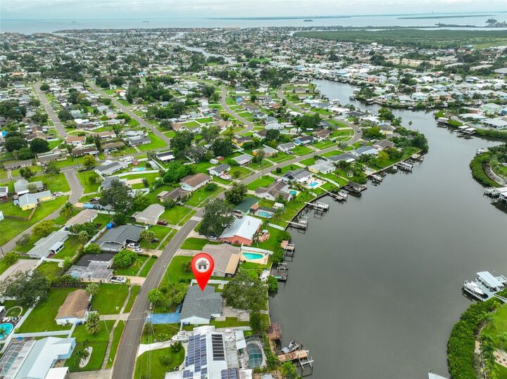 Property Photo:  423 Flamingo Drive  FL 33572
