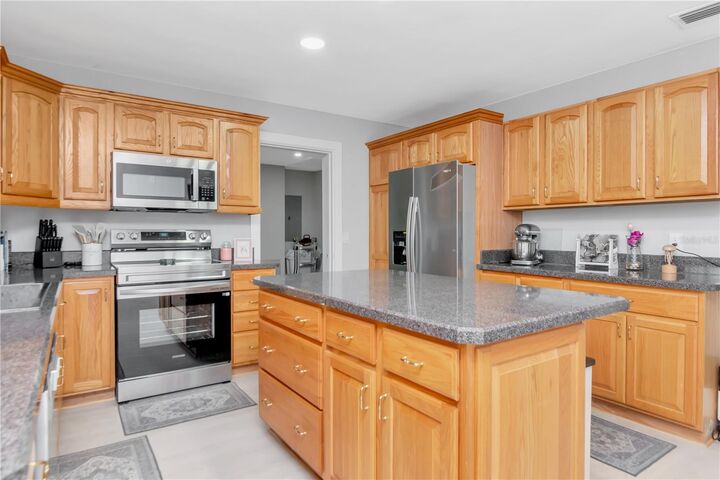 Property Photo:  204 7th Avenue NW  FL 33570 