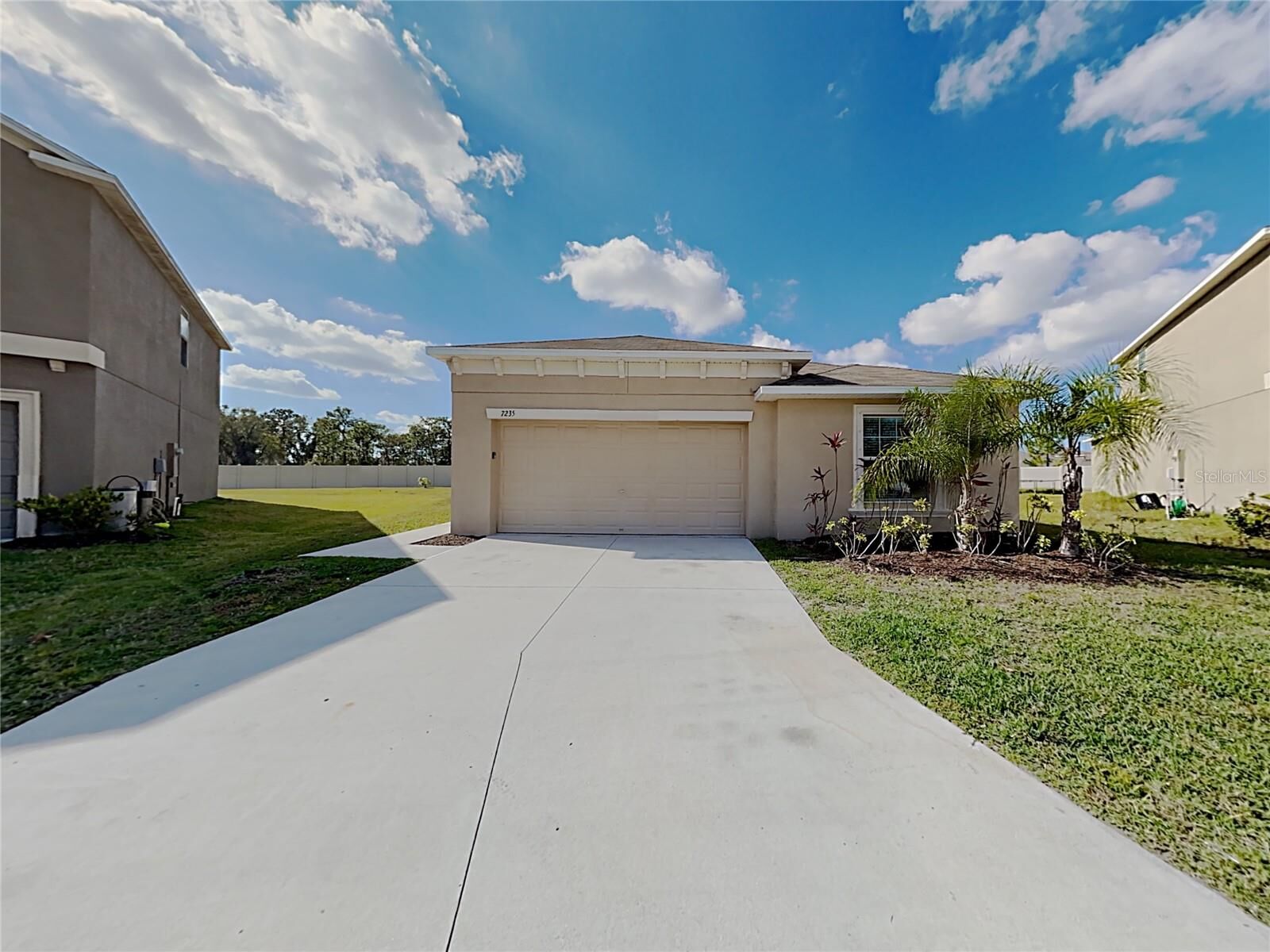 Property Photo:  7235 Somerset Pond Drive  FL 33573 