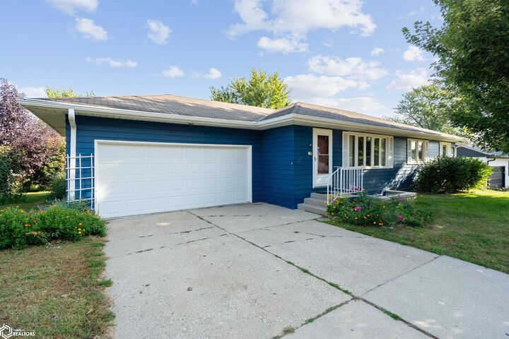 Property Photo:  505 W Ingledue Street  IA 50158 