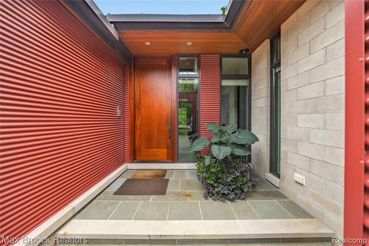 Property Photo: 601 Dewey Street MI 48009 3809