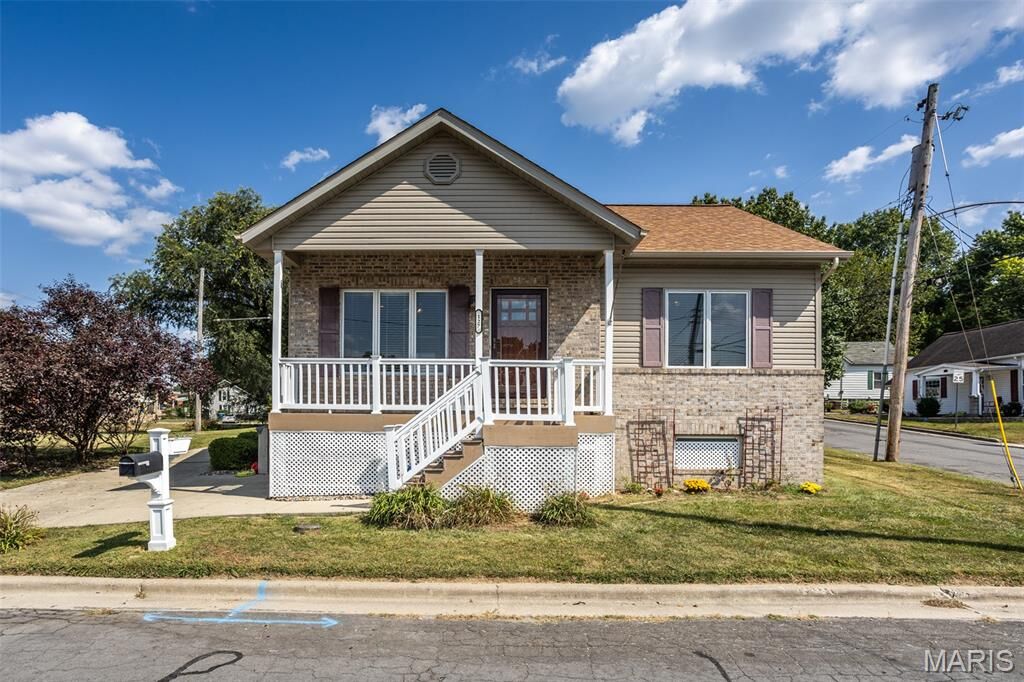 Property Photo:  127 Collinsville Street  IL 62034 