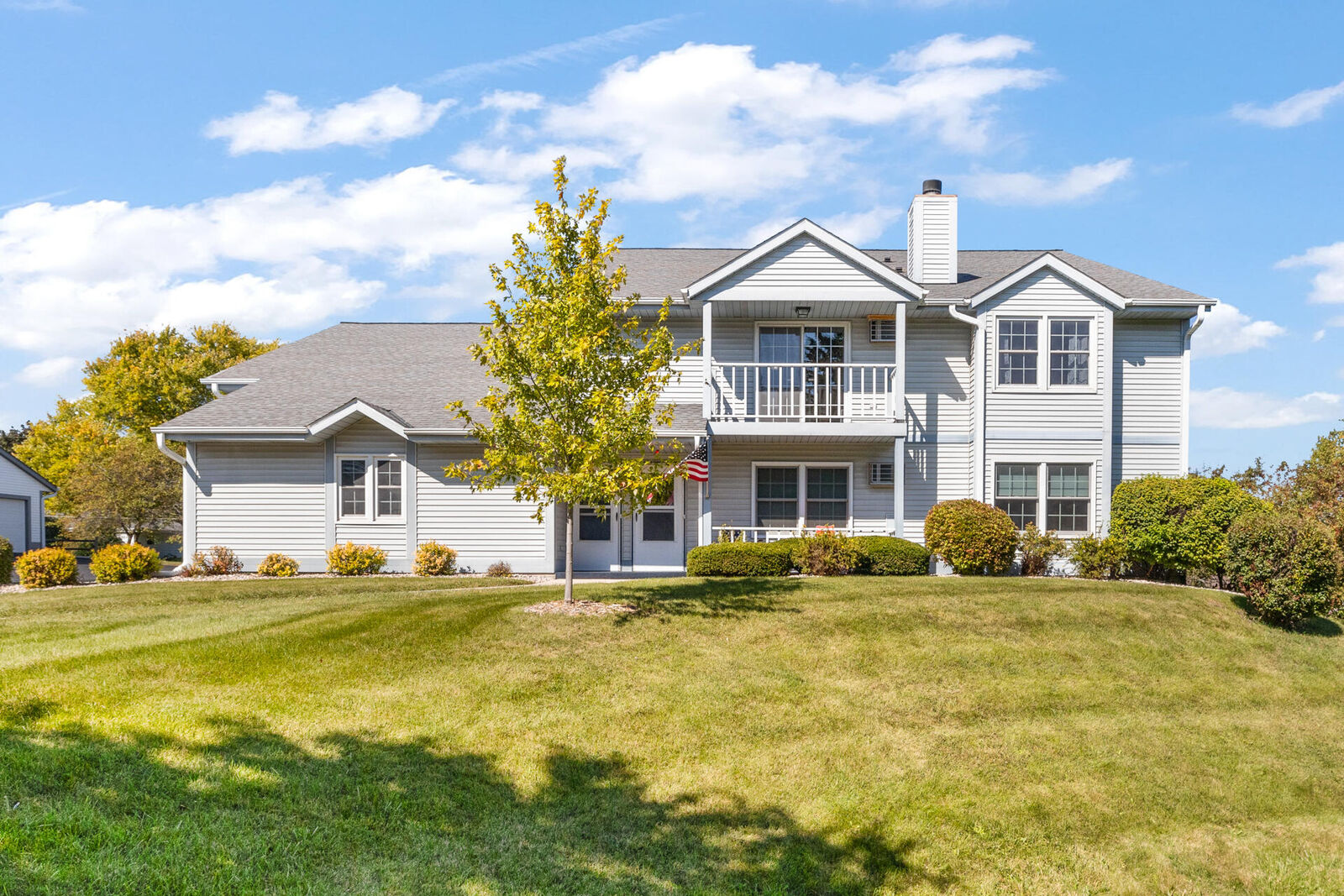 Property Photo:  600 Barrington Ct A  WI 53095 