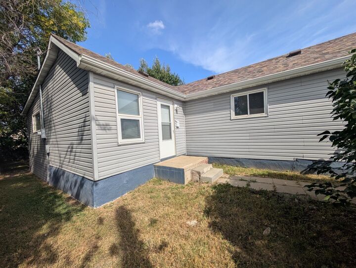 Property Photo:  114 SW 4th Ave  ND 58703-3169 