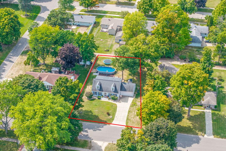 Property Photo:  820 Lilac Avenue  MI 49307 