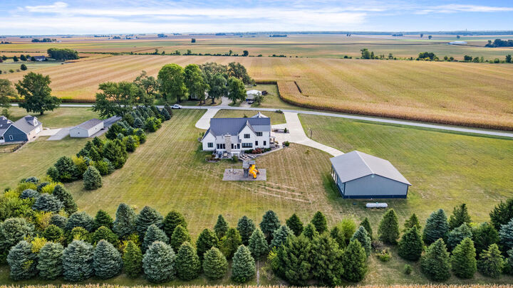 Property Photo:  1335 County Road 2250 E  IL 61873