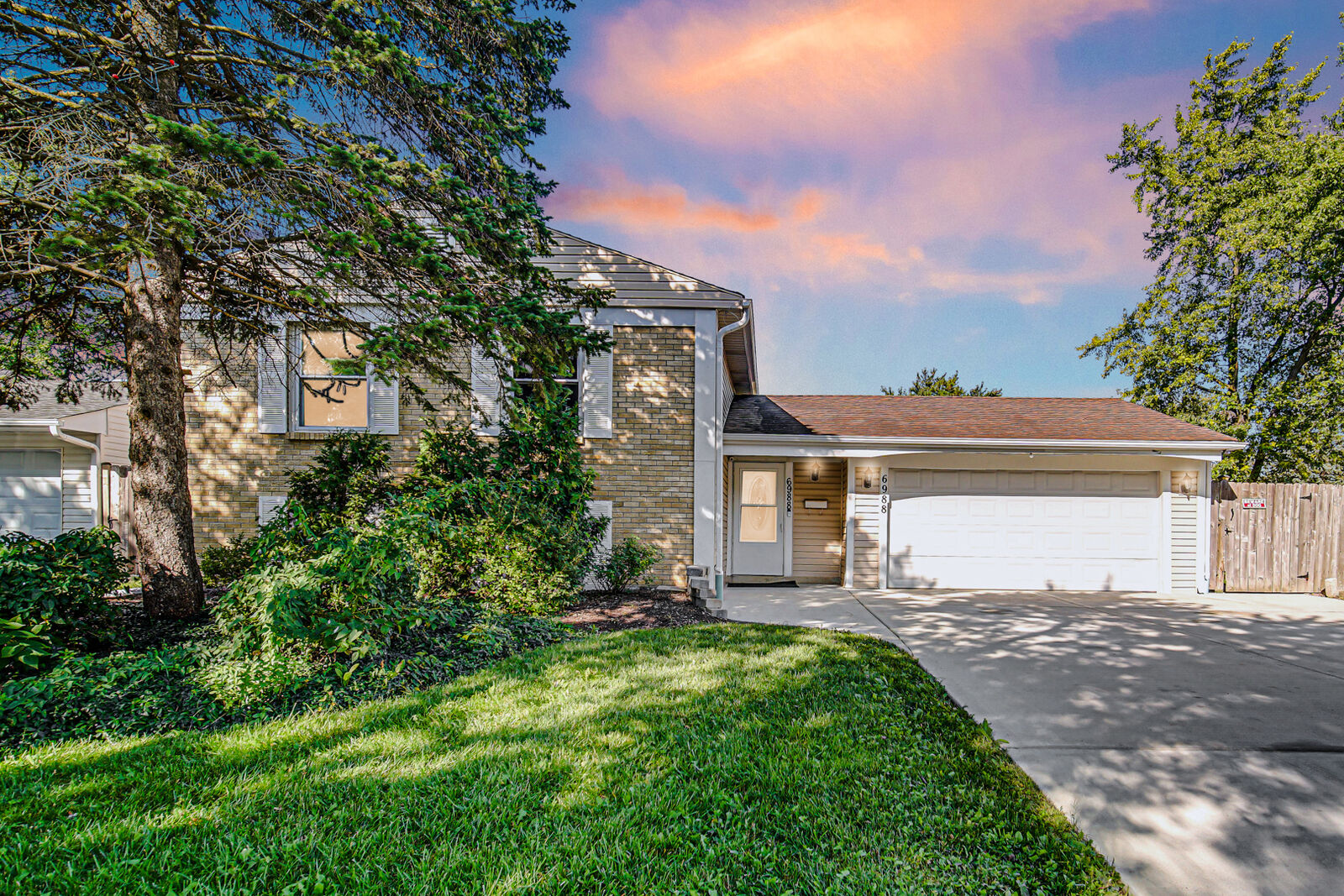 Property Photo:  6988 Plumtree Lane  IL 60133 