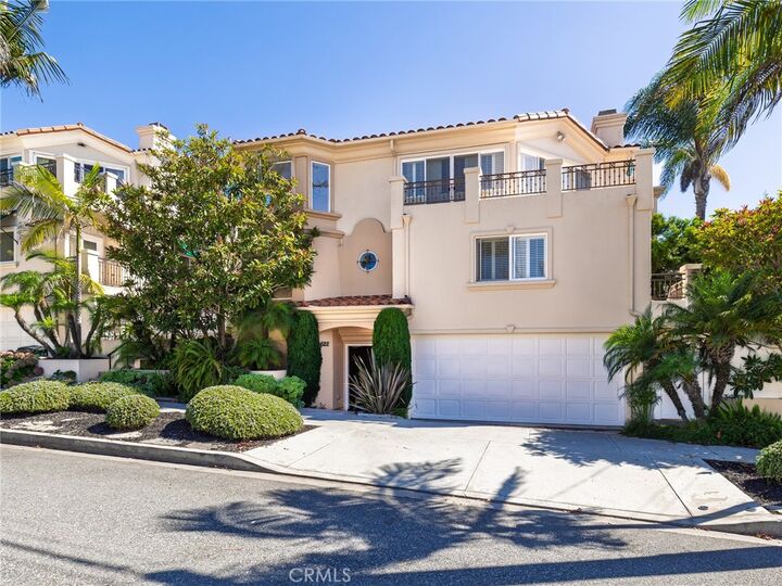 Property Photo: 622 Garnet Street CA 90277