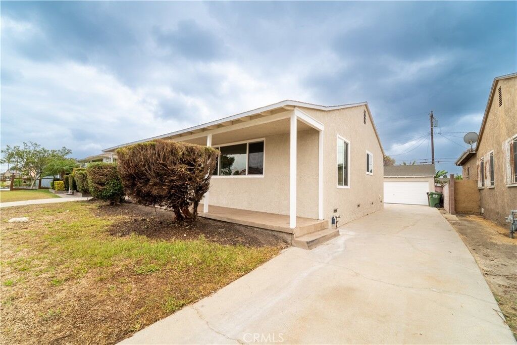 Property Photo:  2204 W 153rd Street  CA 90220 