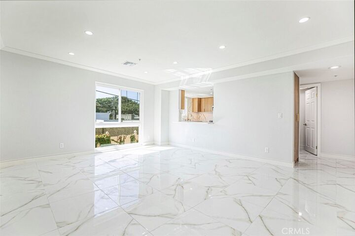 Property Photo:  116 W Maple 32  CA 91204 