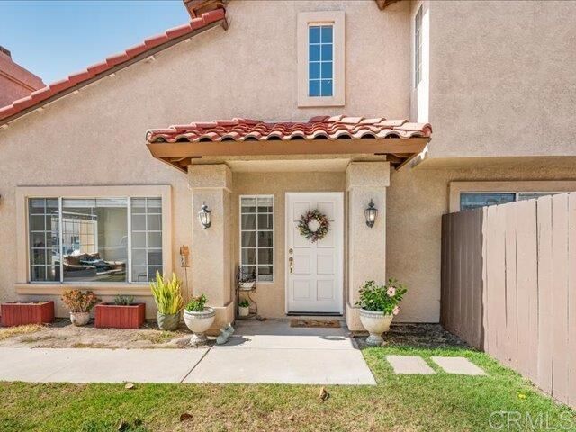 Property Photo:  1527 Avenida Rosa  CA 91911 