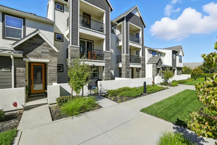 Property Photo:  