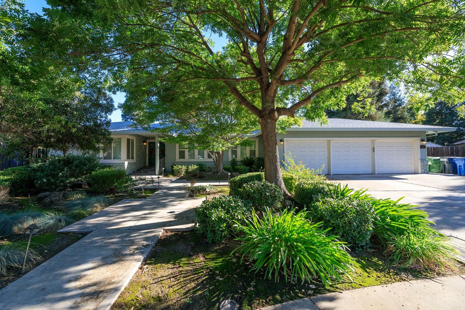 Property Photo:  1150 El Jacinto Court  CA 95380 