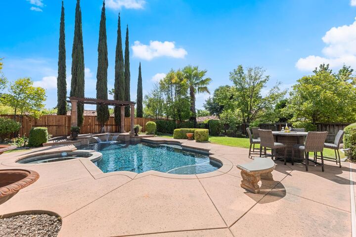 Property Photo: 1617 Baroness Way CA 95747