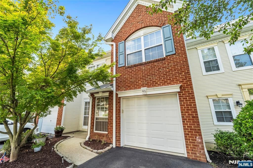 Property Photo:  46 Heritage Court  NJ 07082 