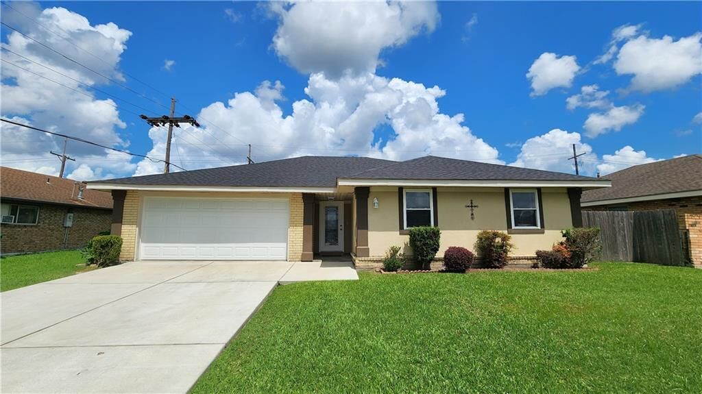 Property Photo: 2214 N Friendship Drive LA 70058