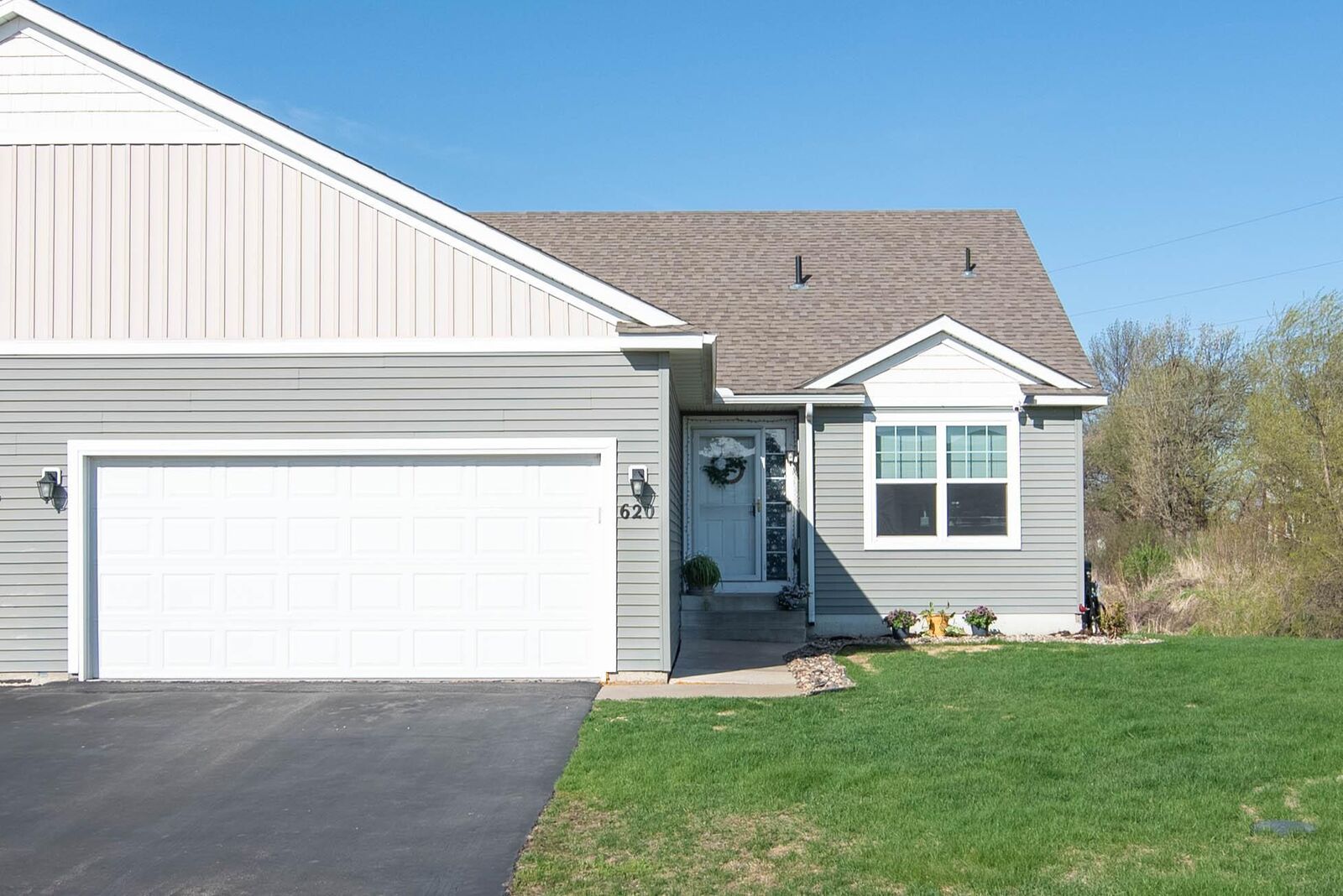 Property Photo:  620 Tomahawk Court  MN 56063 