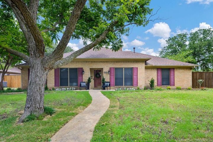 Property Photo: 900 E Berkeley Drive TX 75081