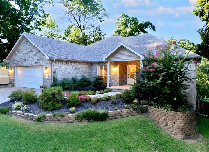 Property Photo:  1 Totton Lane  AR 72714 