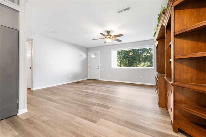 Property Photo:  323 Pine Street  AR 72644 