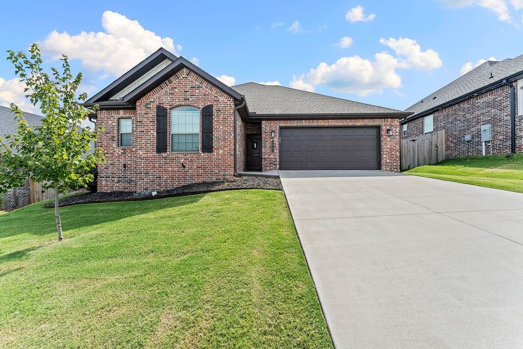 Property Photo:  5903 SW Macasin Avenue  AR 72713 