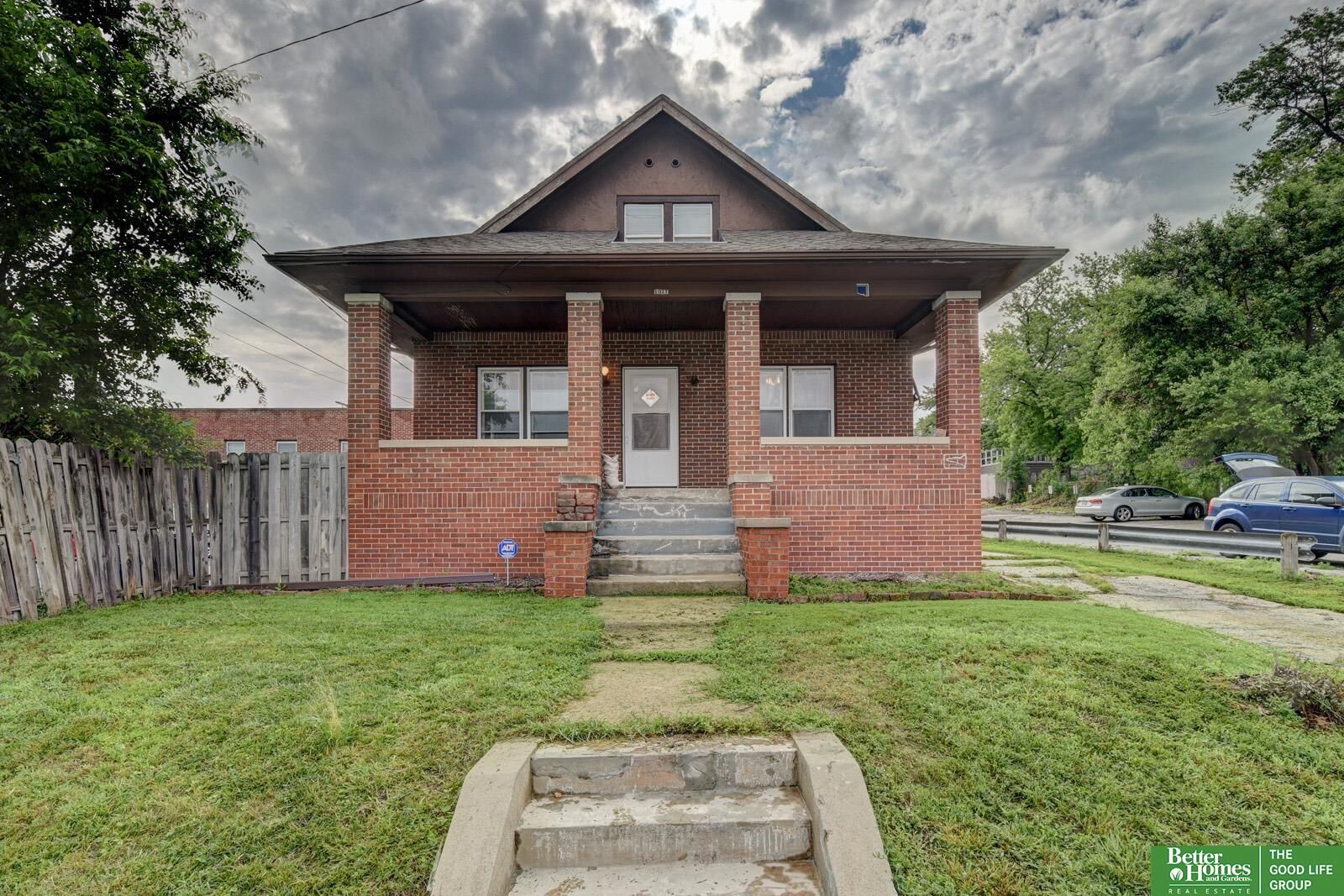 Property Photo:  1911 S 50 Street  NE 68106 